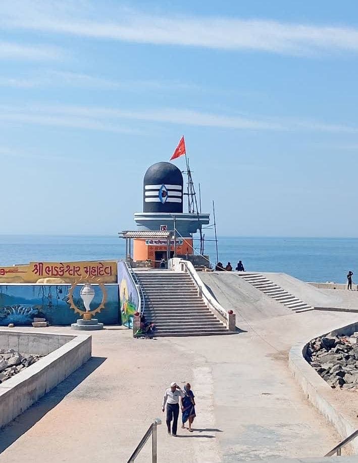 Bhadkeshwar Mahadev Temple Dwarka — Shiva temple on beach with sunset